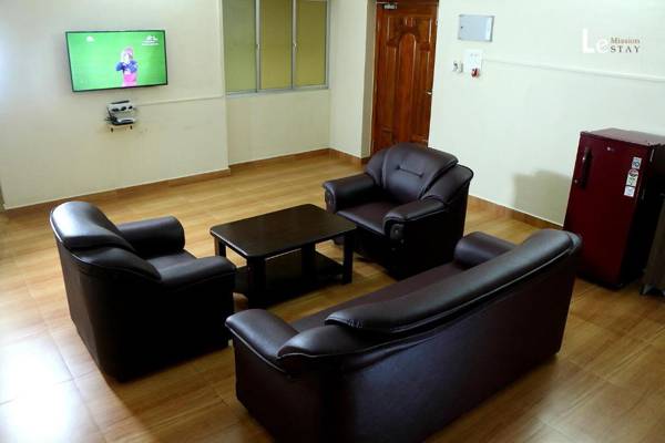 Le Mission Stay White Town