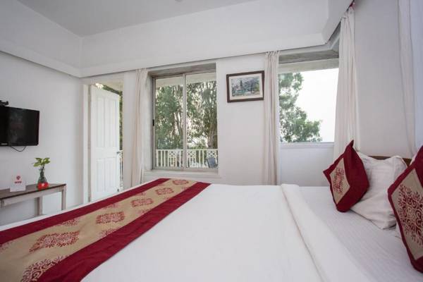 OYO 10483 Hotel The Signature Crest