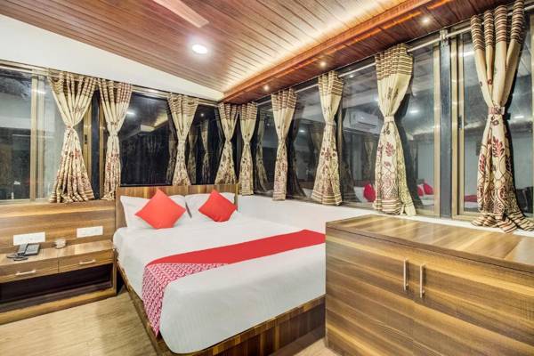 OYO Flagship 48565 Friends Nest