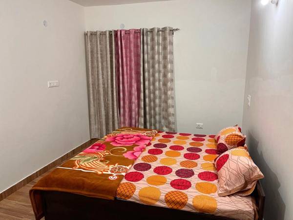SPOT ON 90472 Vj Home Stay - Bir