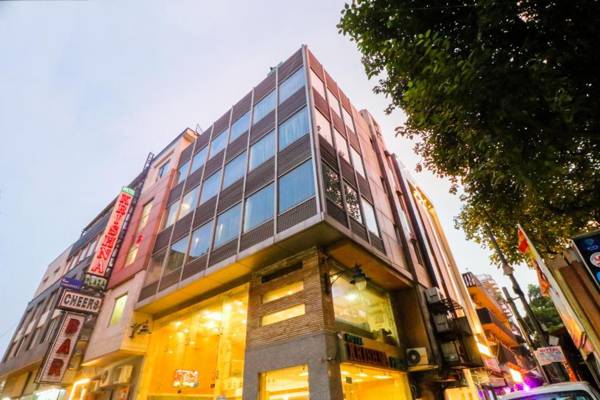 Hotel Krishna Plaza - 5 min walk from New Delhi Railway Station