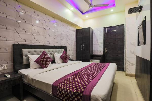 Hotel Guruvas Inn "Vaccinated Staff"