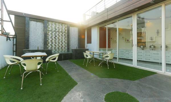 Hotel Blessings On road Near New Delhi Railway Station