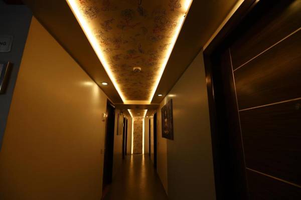 Hotel Twin Tree Local IDs Allowed