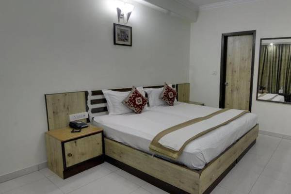 Capital O 2382 Hotel White House Continental