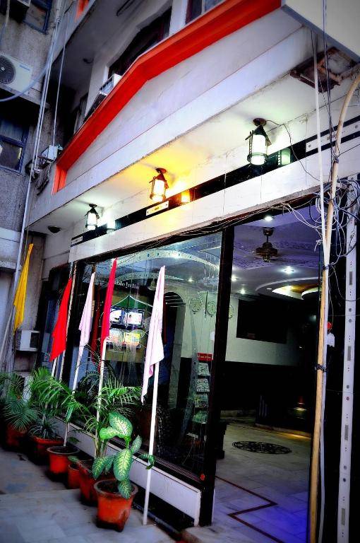 Hotel Peace Point - 1 min walking distance from station