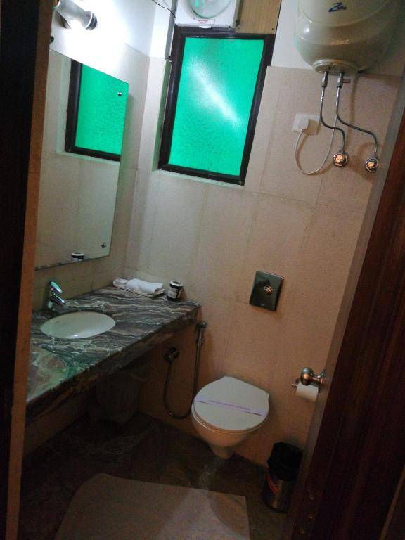 Inn Tawang Near B L Kapoor Hospital A Well Hygiene Hotel