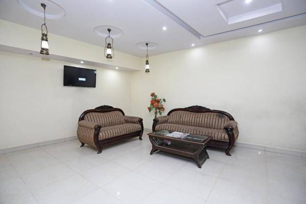 OYO 8462 Hotel Galaxy