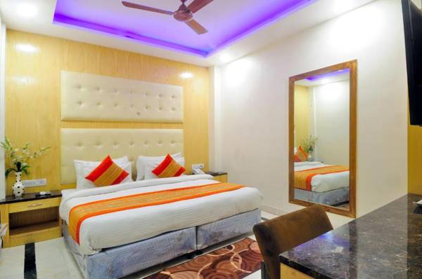 Hotel Karlo Kastle 5 min walk From New Delhi Railway Station