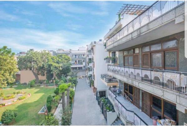 Amazing ! 4 BHK Service Apartment .