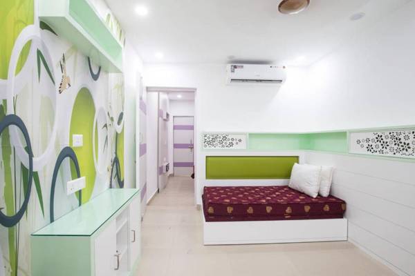 Centrally Located Entire Apartment near ITO