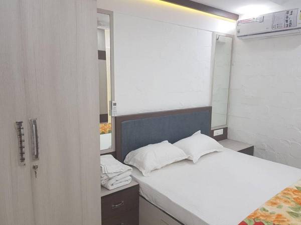 Centrally Located Entire Apartment near ITO