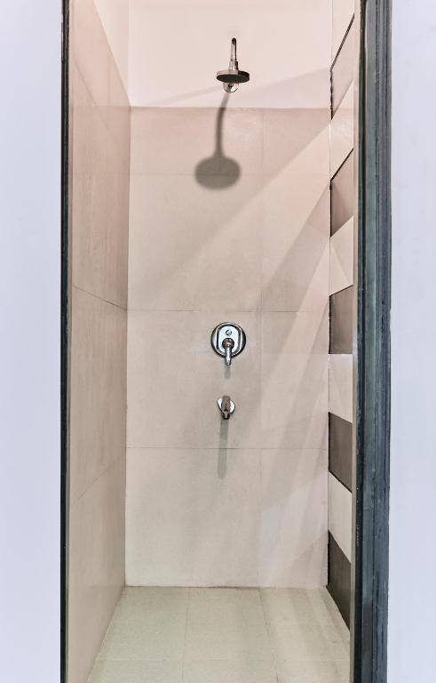 LetsBunk Poshtel &amp; Suites