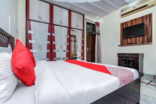 OYO 18831 Florence Residency