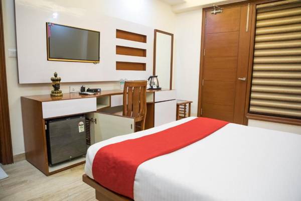 SM Palace (Near Apollo Hospital)