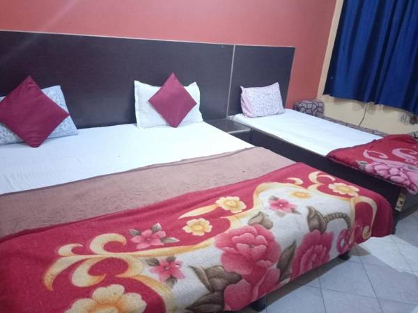 Yash Guest House 01 Minute Walk in Nizamuddin Railway Station