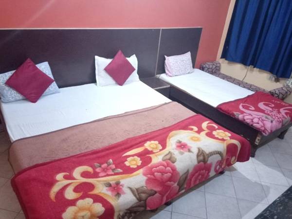 Yash Guest House 01 Minute Walk in Nizamuddin Railway Station