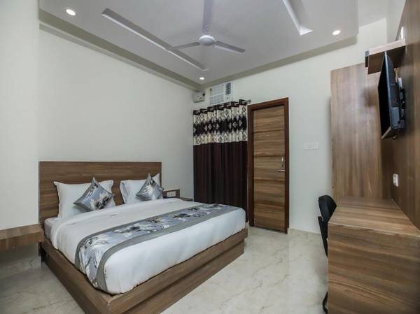 OYO 22235 Mint Residency