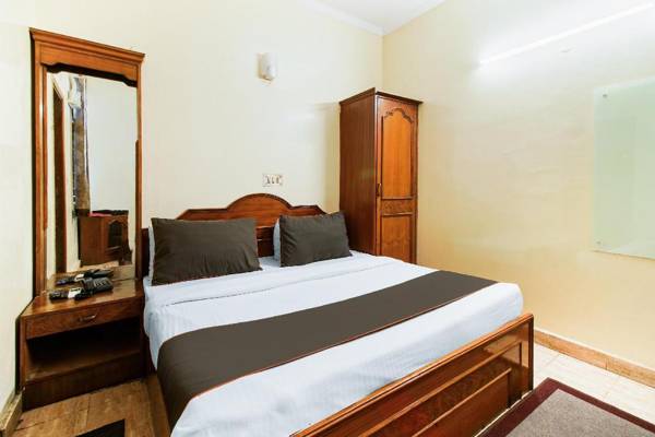 Collection O 18927 Maya Palace Mayapuri