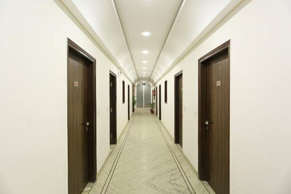 OYO 11340 Hotel Lakshmi Palace