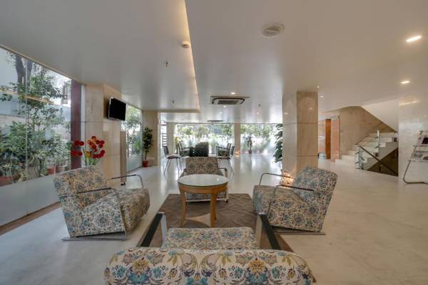 Collection O 30095 Nauroji Nagar Marg