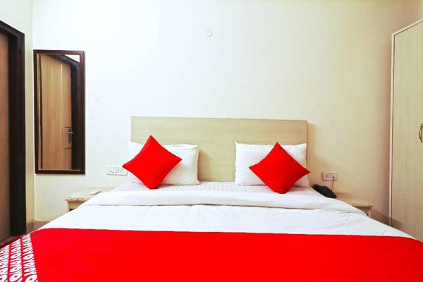 OYO 42622 Admiral Suites