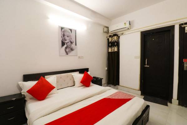 OYO Flagship 61218 Silver Palace