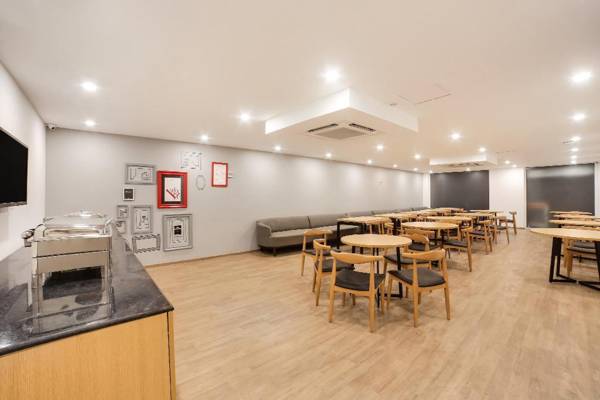 OYO Townhouse 141 Sector 14 Old Gurgaon