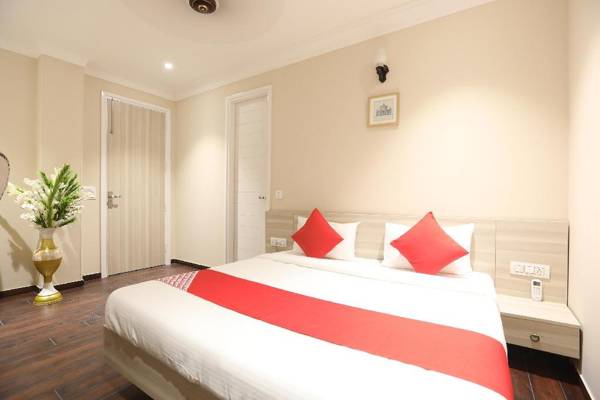 OYO 43009 The Palm Green