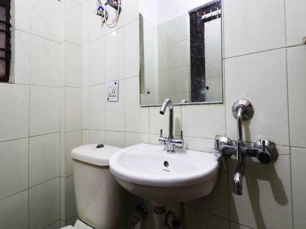 OYO 44229 Diamond Suite