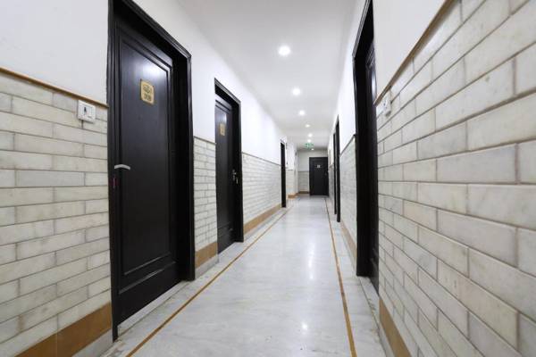 OYO 60476 Hotel Silver Rooms