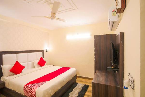 OYO 61439 Hotel Lazeeno