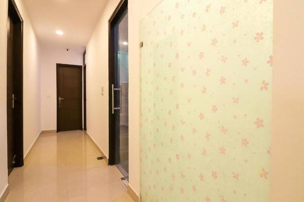 OYO 63841 White Orchid