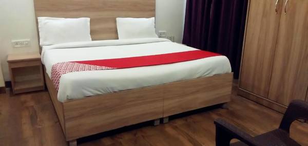 Hotel Aerocity Golden At Delhi Airport