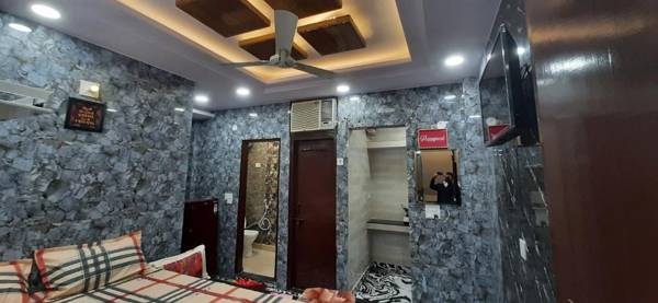 Aggarwal hotels & guest houses lajpat nagar luxury stay in independent flats with attached kitchen washroom and balcony cal 92121 74700