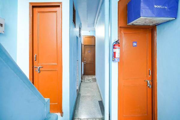 OYO Flagship 67277 Royal Palace