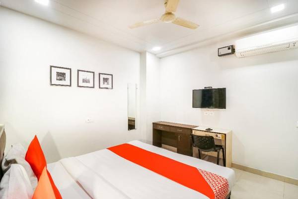 OYO 69611 Hotel Mannat