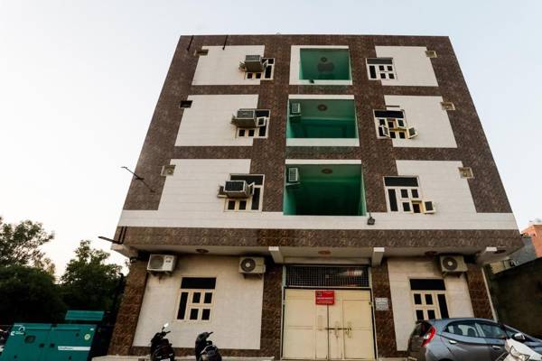 OYO 75131 Bandral Residency