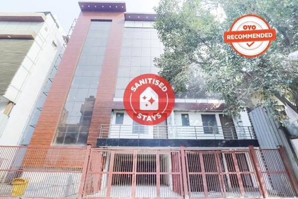 OYO KEY Rooms Tilak Nagar