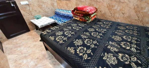 Room in Guest room - Posh S Delhi Foreigners Area Lajpat Nagar