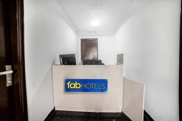 FabHotel Noida Suites