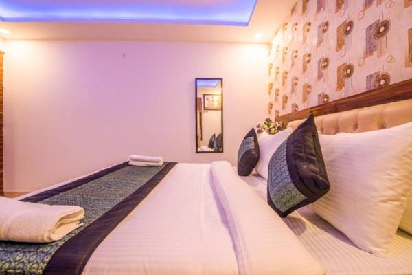 FabExpress Pearl Robe - Fully Vaccinated Staff