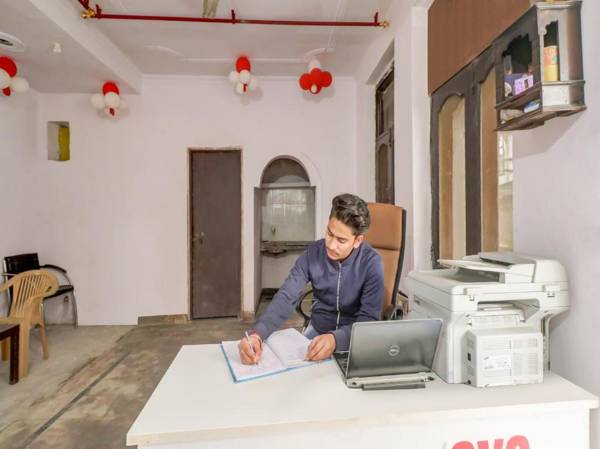 OYO 76136 Sai Palace