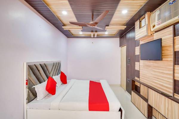 OYO 77834 Hazel Residency