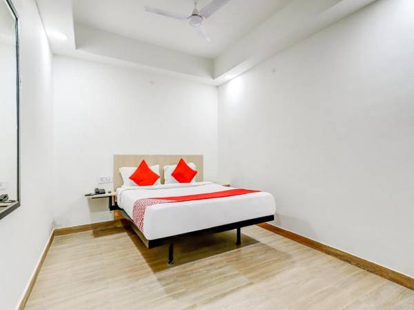 OYO Townhouse 653 La Sky