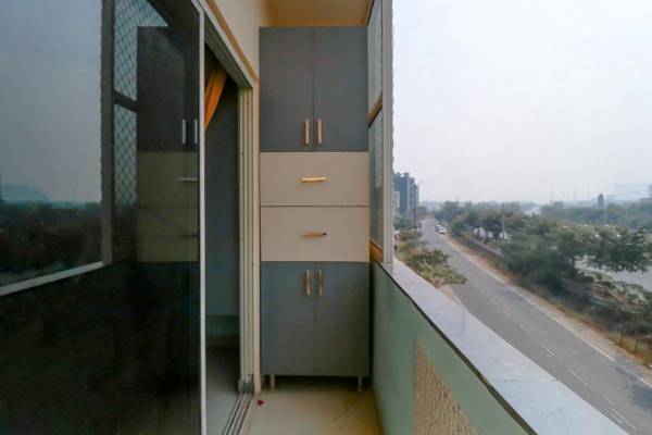 OYO 76456 Hotel Noida Hub 2