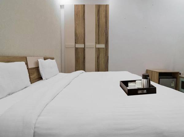 OYO Townhouse 683 Royal Inn