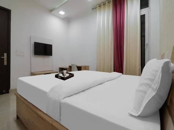 OYO Townhouse 683 Royal Inn