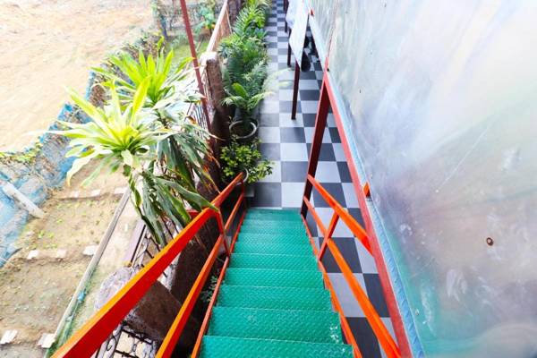 Vaccinated Staff - OYO 80801 CUBE Stay