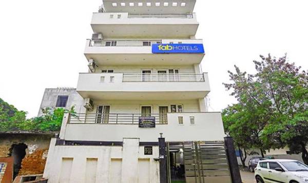 FabHotel White House BNB